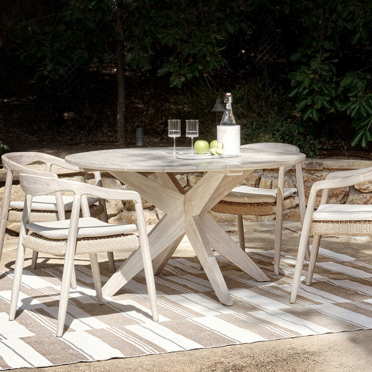 Alameda - 53 Outdoor Round Dining Table