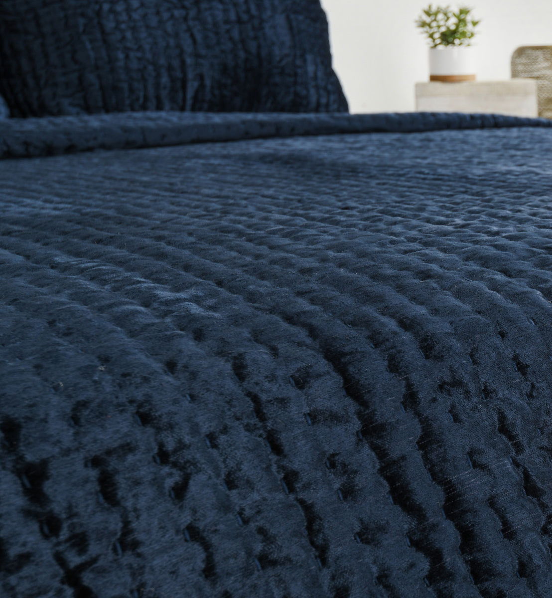 Bari - Velvet Quilt Collection